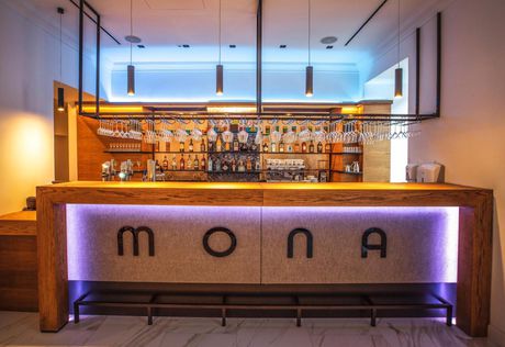Moné Bar & Restaurant