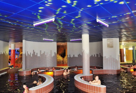 Mozi fürdő - Aqua Palace