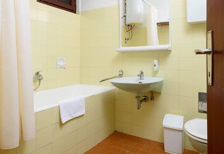 2+1 fős standard tenger oldali, teraszos apartman - fürdőszoba