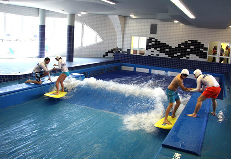 Szörfözés az Aqua Palace- ban