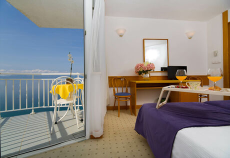 Kétágyas comfort, tengerre néző, balkonos szoba