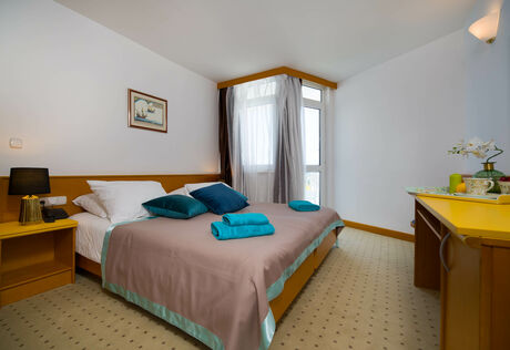 2+1 ágyas comfort, tengerre néző, balkonos szoba