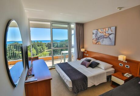 2+1 ágyas standard tenger oldali, balkonos szoba