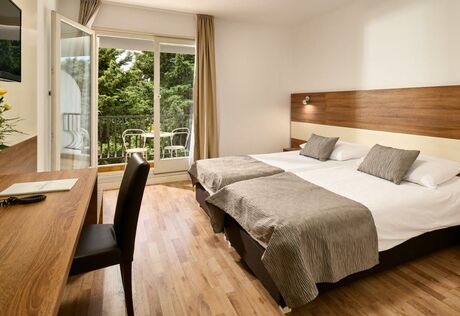 2+1 ágyas standard tenger oldali balkonos szoba