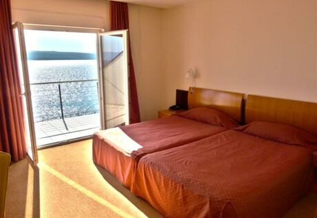 2+1 ágyas standard tengerre néző szoba