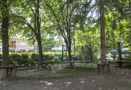 A fogadó kertje és a mini kalandpark