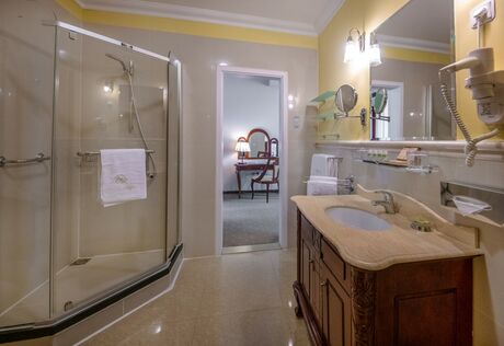 Kastély - Standard szoba fürdőszobája