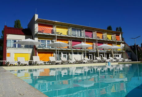 Colors Holiday Hotel - kültéri medence