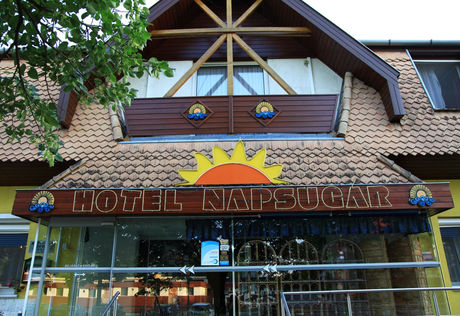 Hotel Napsugár***